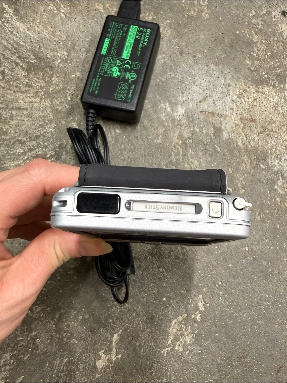 Sony Clie PEG-SJ22 Palm Pilot PDA With Charger & Stylus